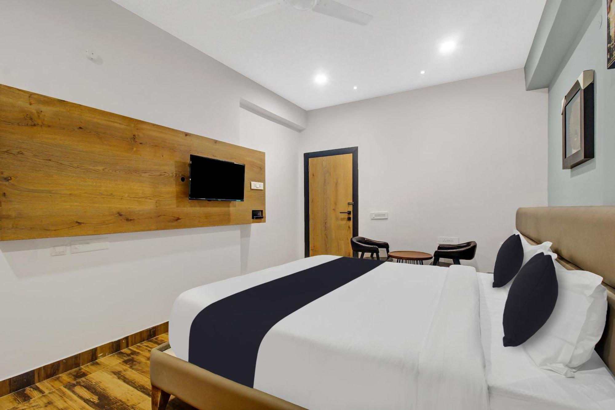 Super Townhouse Oak Hitec City Near Image Hospital حيدر أباد المظهر الخارجي الصورة
