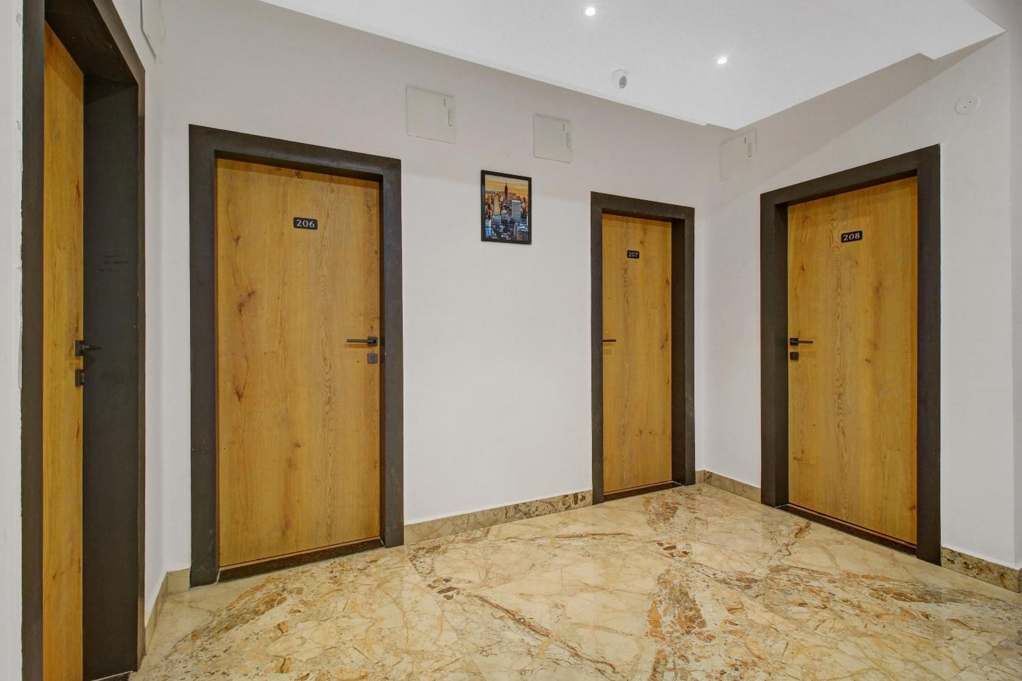 Super Townhouse Oak Hitec City Near Image Hospital حيدر أباد المظهر الخارجي الصورة